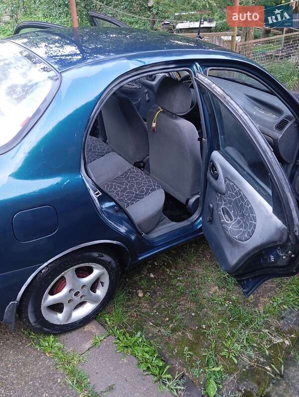 Седан Daewoo Lanos 2004 в Хусте
