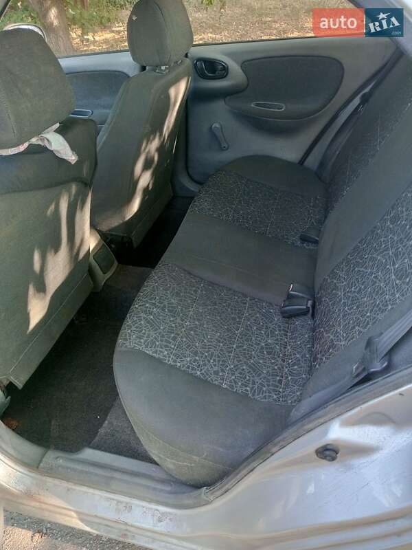 Седан Daewoo Lanos 2006 в Ватутино