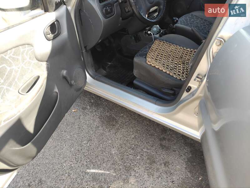 Седан Daewoo Lanos 2003 в Харькове