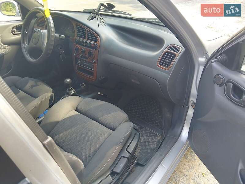 Седан Daewoo Lanos 1998 в Новом Ярычеве