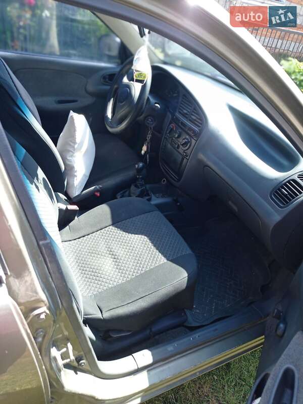 Седан Daewoo Lanos 2004 в Ходорове