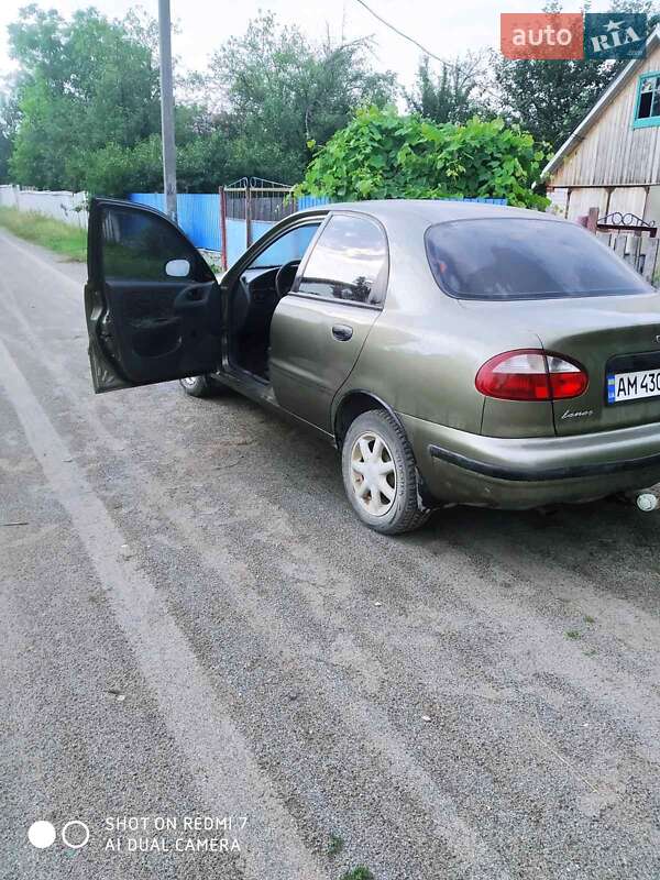 Седан Daewoo Lanos 2003 в Малині