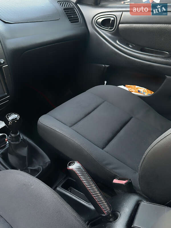 Хэтчбек Daewoo Lanos 2002 в Киеве