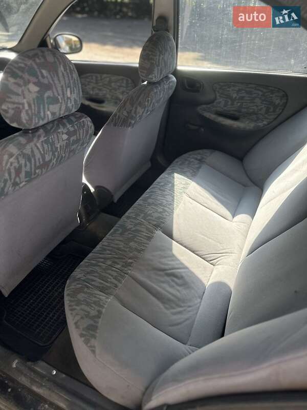Седан Daewoo Lanos 1998 в Львове