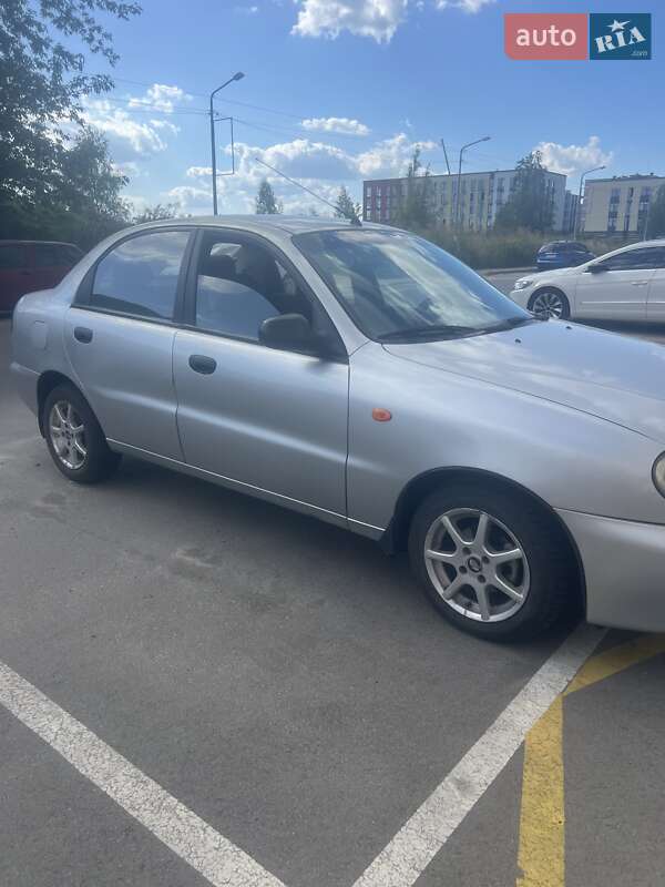 Седан Daewoo Lanos 2004 в Софіївській Борщагівці