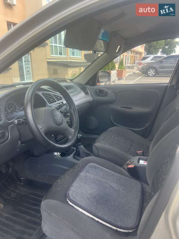 Седан Daewoo Lanos 2004 в Софіївській Борщагівці