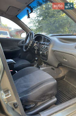 Седан Daewoo Lanos 2004 в 