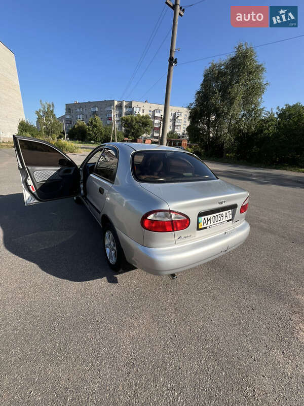 Седан Daewoo Lanos 2005 в Коростене