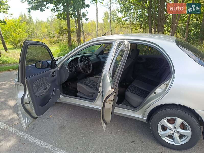 Седан Daewoo Lanos 2003 в Житомире