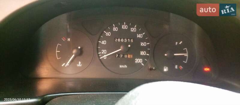 Седан Daewoo Lanos 1998 в Пещанке