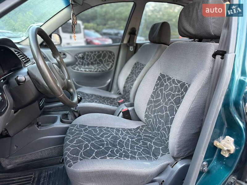 Седан Daewoo Lanos 2004 в Харькове
