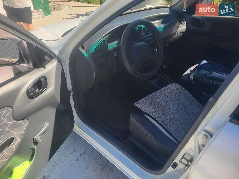Седан Daewoo Lanos 2003 в Жашківу