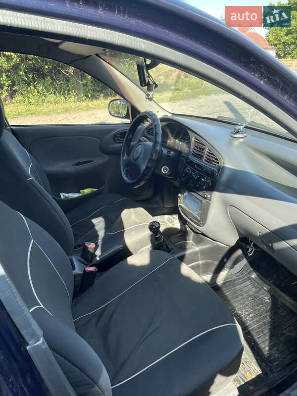 Седан Daewoo Lanos 2004 в Семеновке