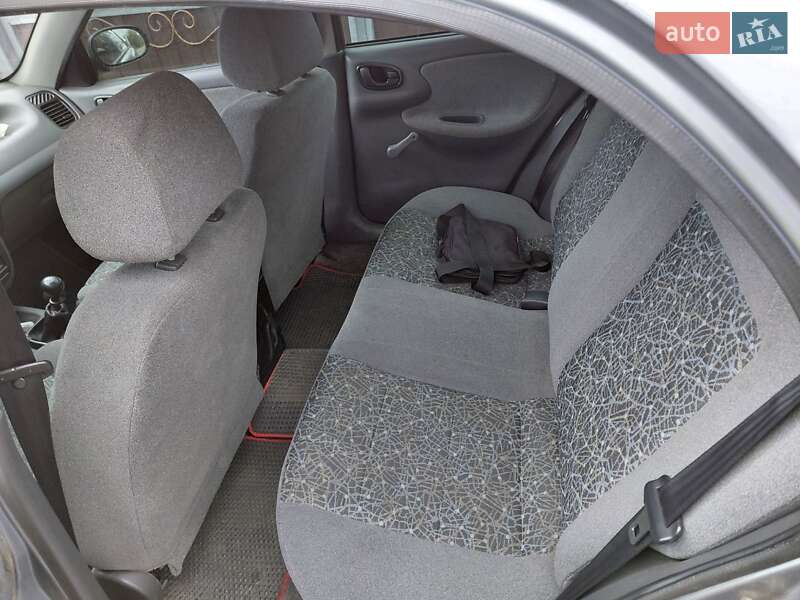 Седан Daewoo Lanos 2006 в Малині