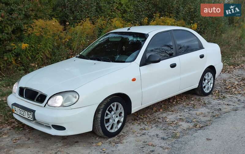 Седан Daewoo Lanos 2004 в  фото Седан Daewoo Lanos 2004 в
