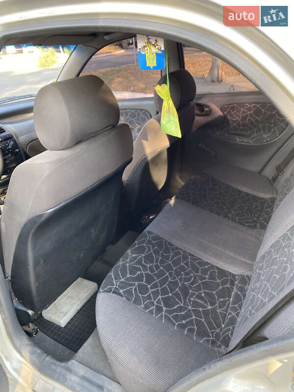 Седан Daewoo Lanos 2002 в Днепре