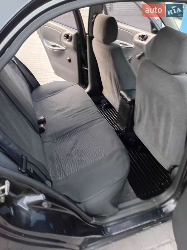 Седан Daewoo Lanos 2010 в Кривом Роге