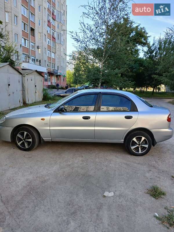 Седан Daewoo Lanos 2003 в Кременчуці