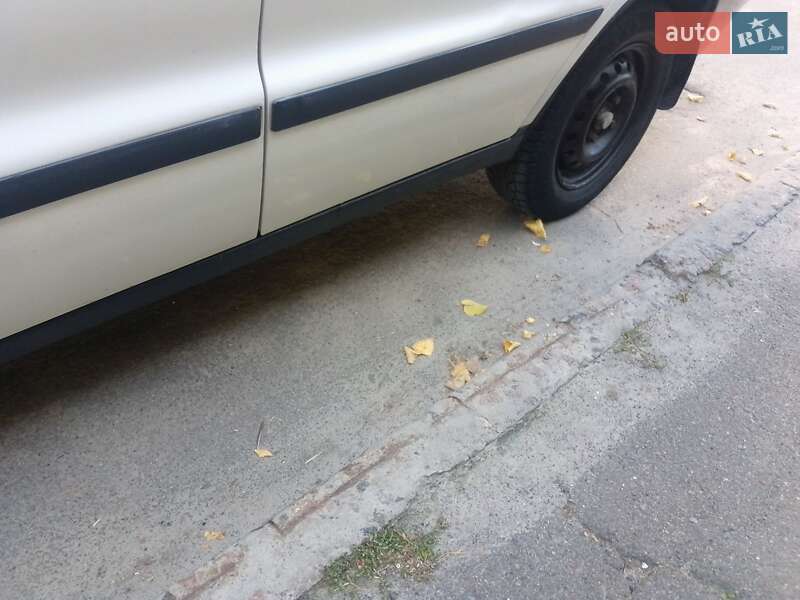 Седан Daewoo Lanos 2002 в Киеве