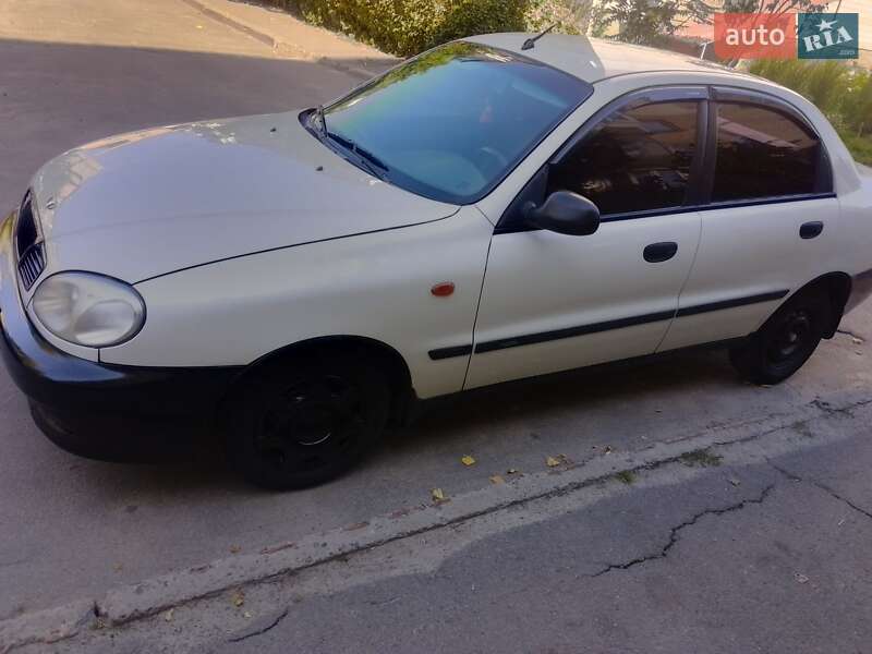Седан Daewoo Lanos 2002 в Киеве