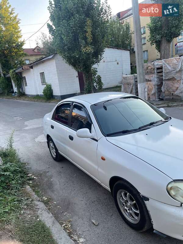 Седан Daewoo Lanos 1998 в Киеве