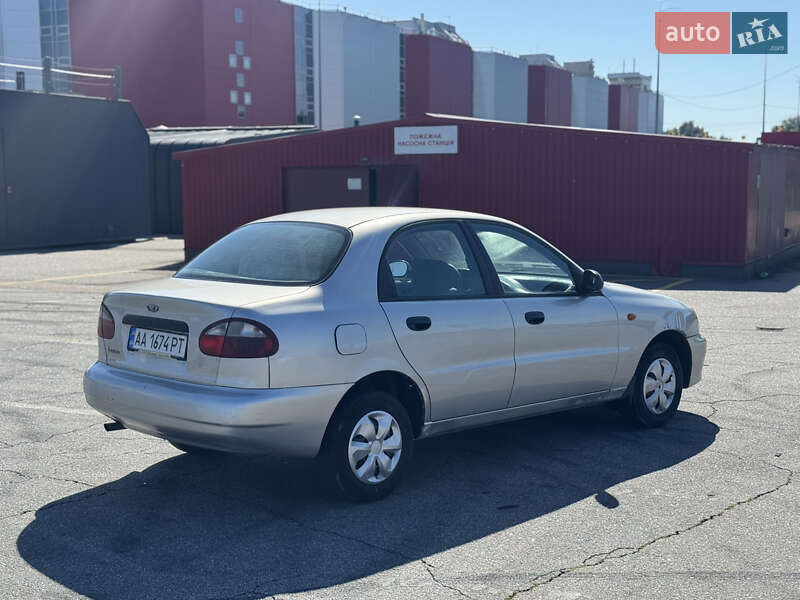 Седан Daewoo Lanos 2004 в Киеве