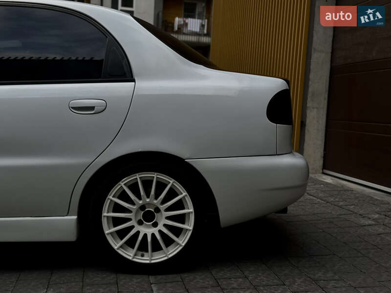 Седан Daewoo Lanos 2003 в Львові
