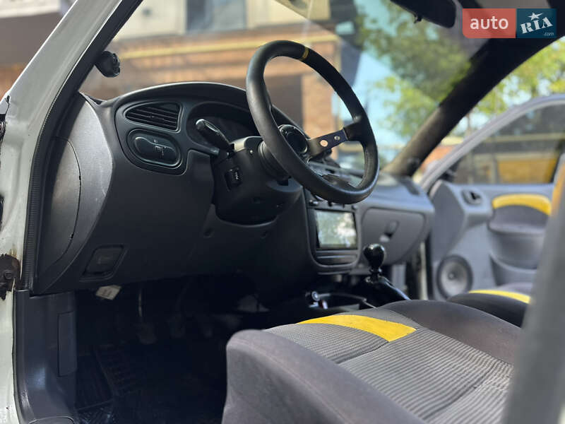 Седан Daewoo Lanos 2003 в Львові
