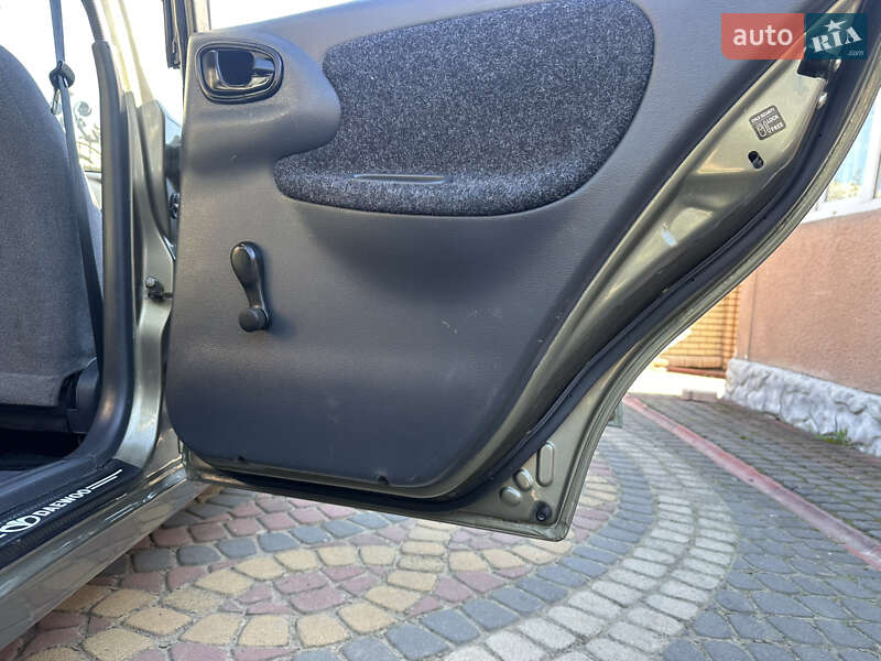 Седан Daewoo Lanos 2006 в Черновцах