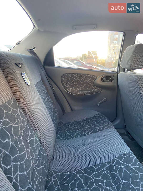 Седан Daewoo Lanos 2003 в Киеве