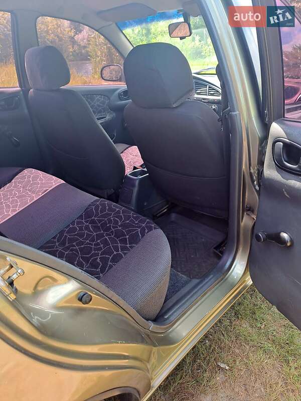 Седан Daewoo Lanos 2004 в Днепре