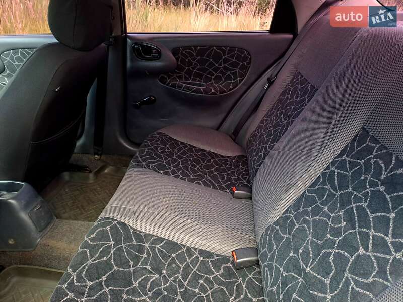 Седан Daewoo Lanos 2004 в Днепре