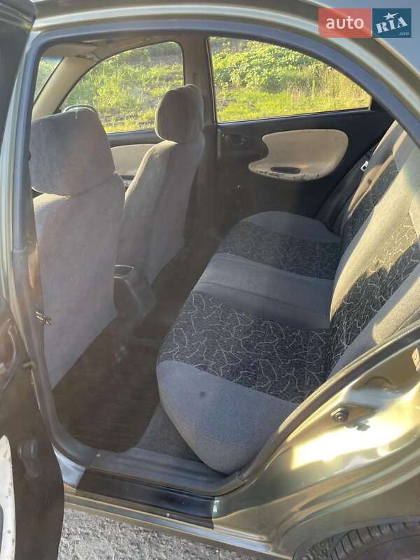 Седан Daewoo Lanos 2004 в Мостиске