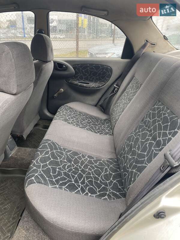Седан Daewoo Lanos 2004 в Киеве