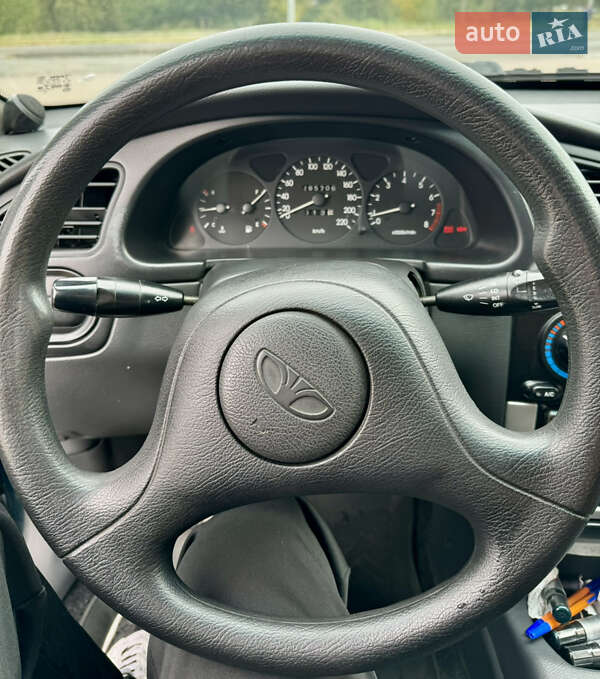 Седан Daewoo Lanos 2003 в Киеве