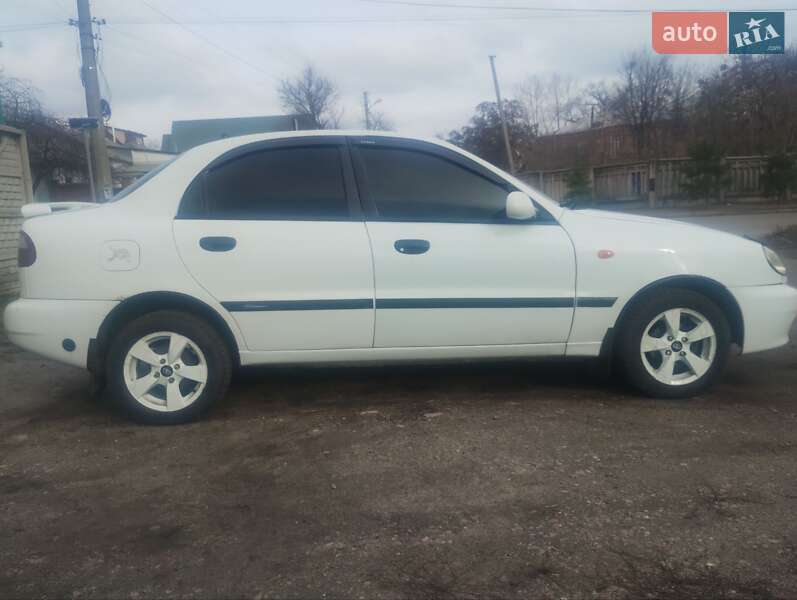 Седан Daewoo Lanos 2001 в Харькове