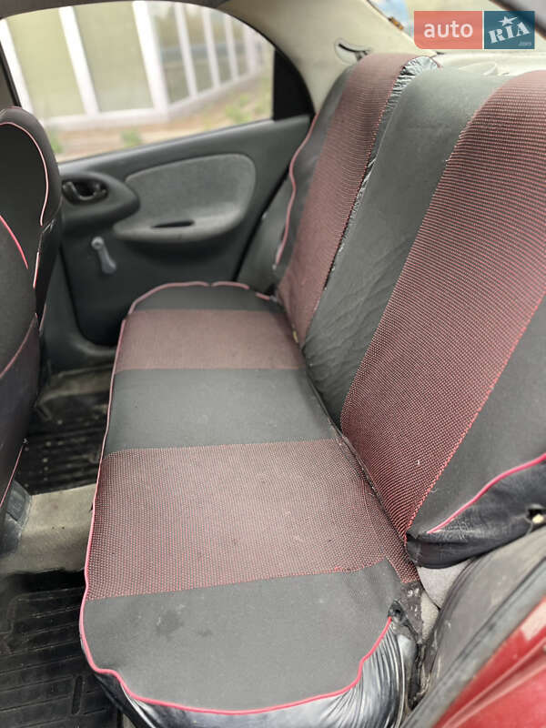Седан Daewoo Lanos 2006 в Ромнах