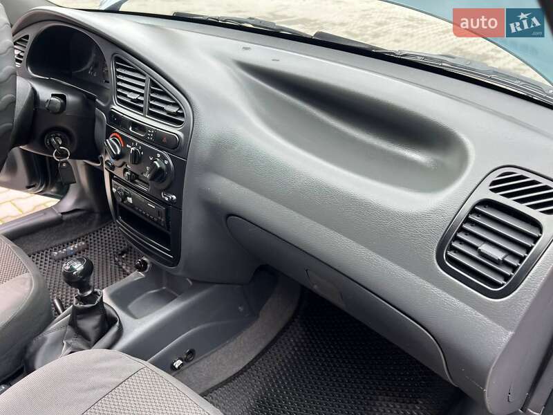 Седан Daewoo Lanos 2002 в Хмельницком