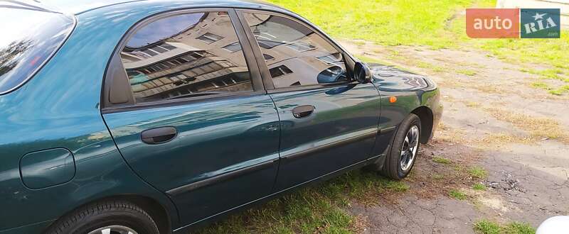 Седан Daewoo Lanos 2004 в Синельниково
