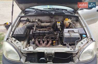 Седан Daewoo Lanos 1998 в 