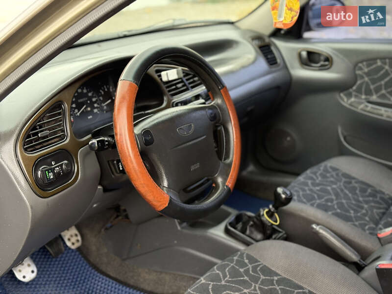 Седан Daewoo Lanos 2003 в Днепре