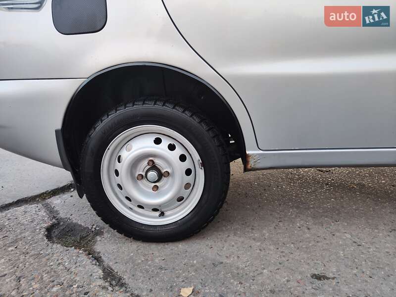 Седан Daewoo Lanos 2003 в Львове