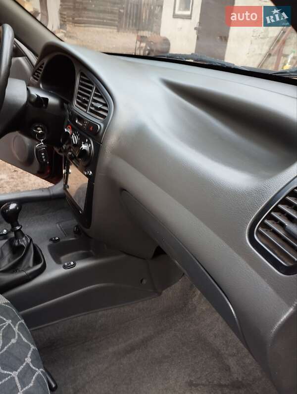 Седан Daewoo Lanos 2002 в Черкассах