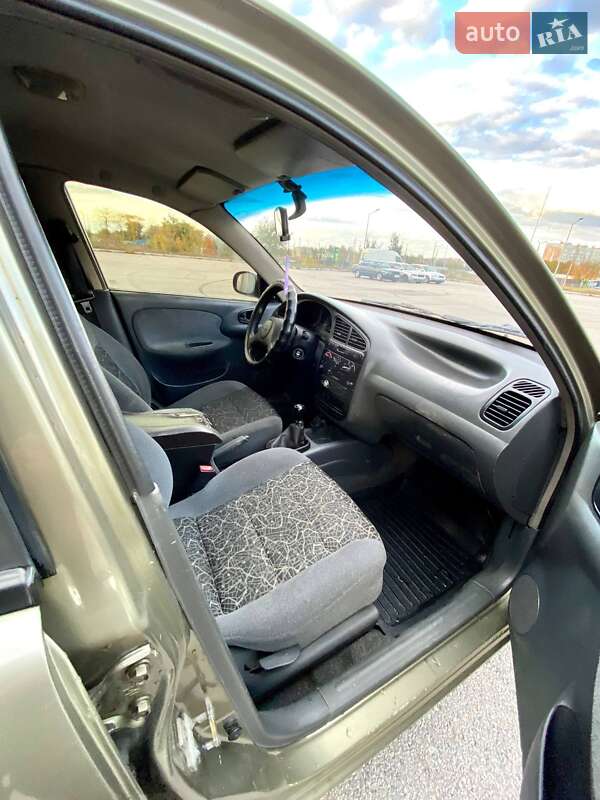 Седан Daewoo Lanos 2004 в Запоріжжі