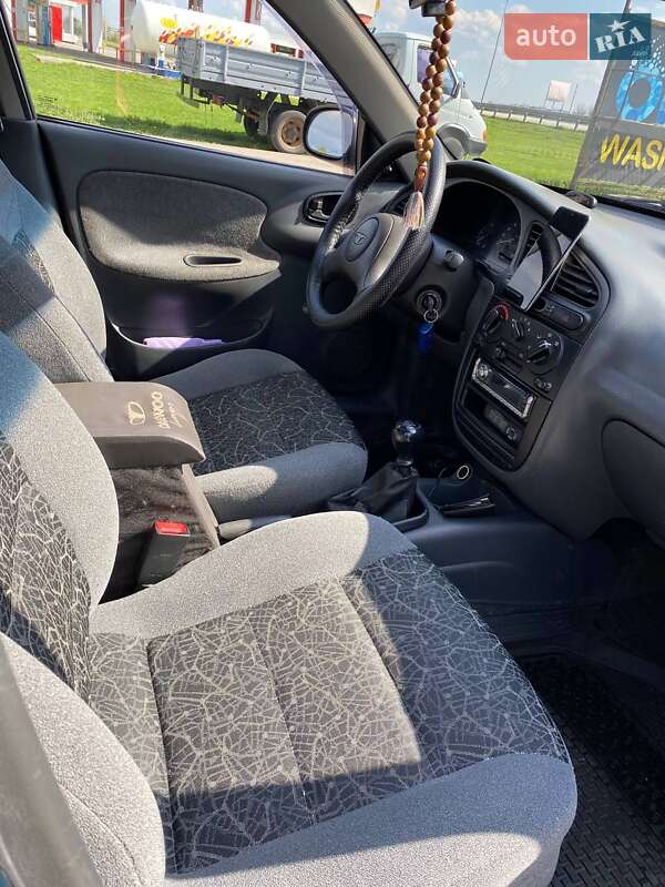 Седан Daewoo Lanos 2004 в Харькове