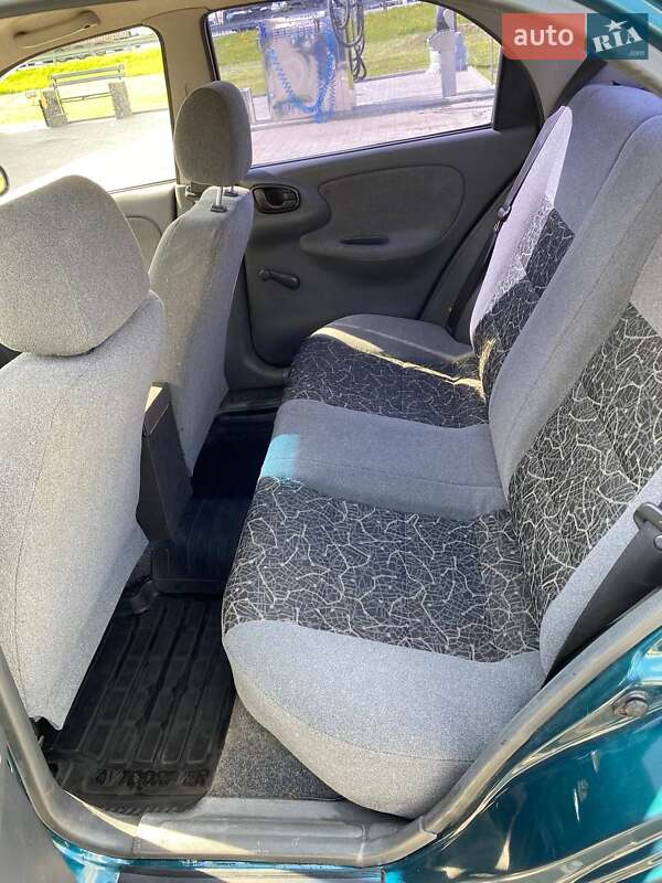 Седан Daewoo Lanos 2004 в Харькове