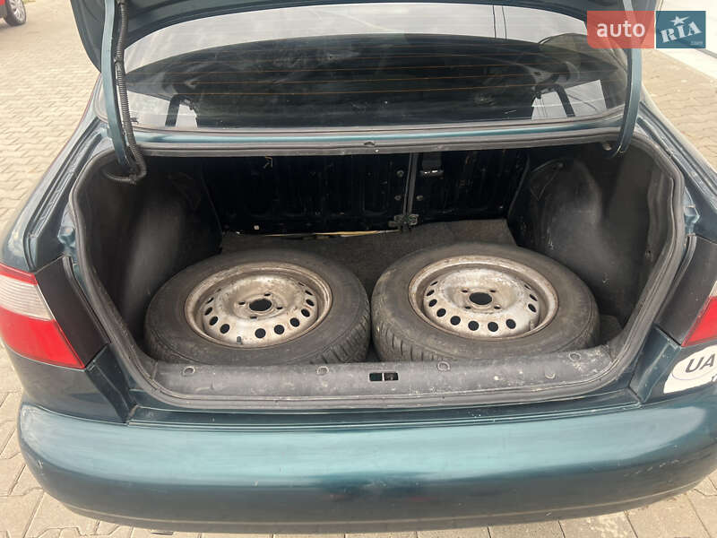 Седан Daewoo Lanos 2002 в Одессе