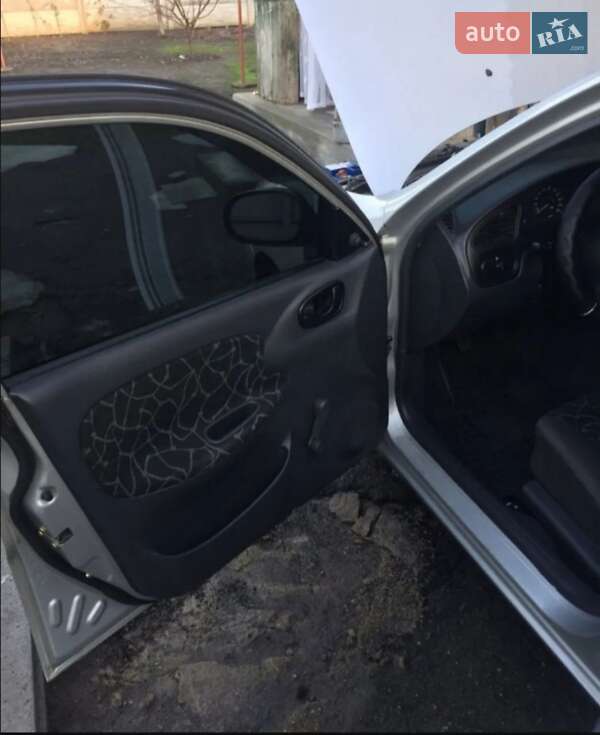 Седан Daewoo Lanos 2003 в Кропивницькому