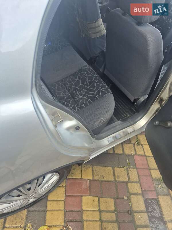 Седан Daewoo Lanos 2003 в Новомосковську