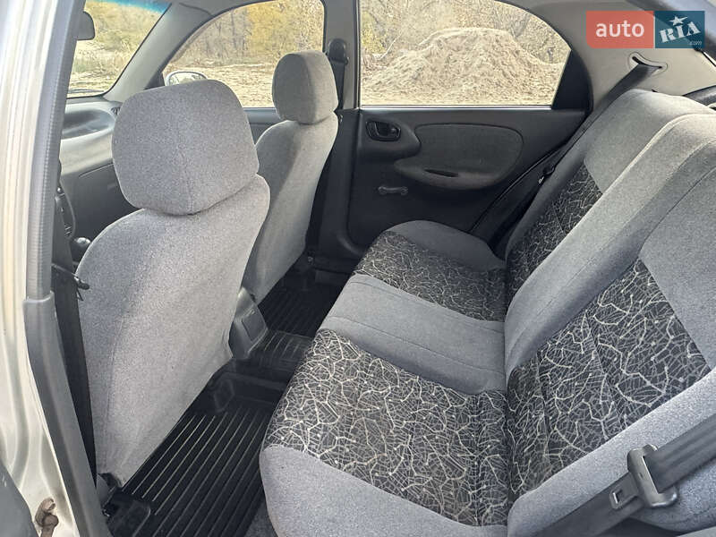 Седан Daewoo Lanos 2004 в Запорожье